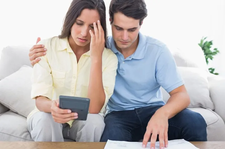 کانادایی‌ها در رابطه‌ای که یک طرف بدهی مالی دارد نمی‌مانند